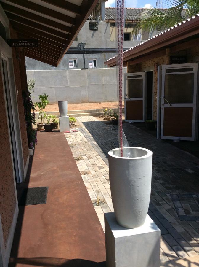 Oasey Ayurveda Hotel Bentota Buitenkant foto